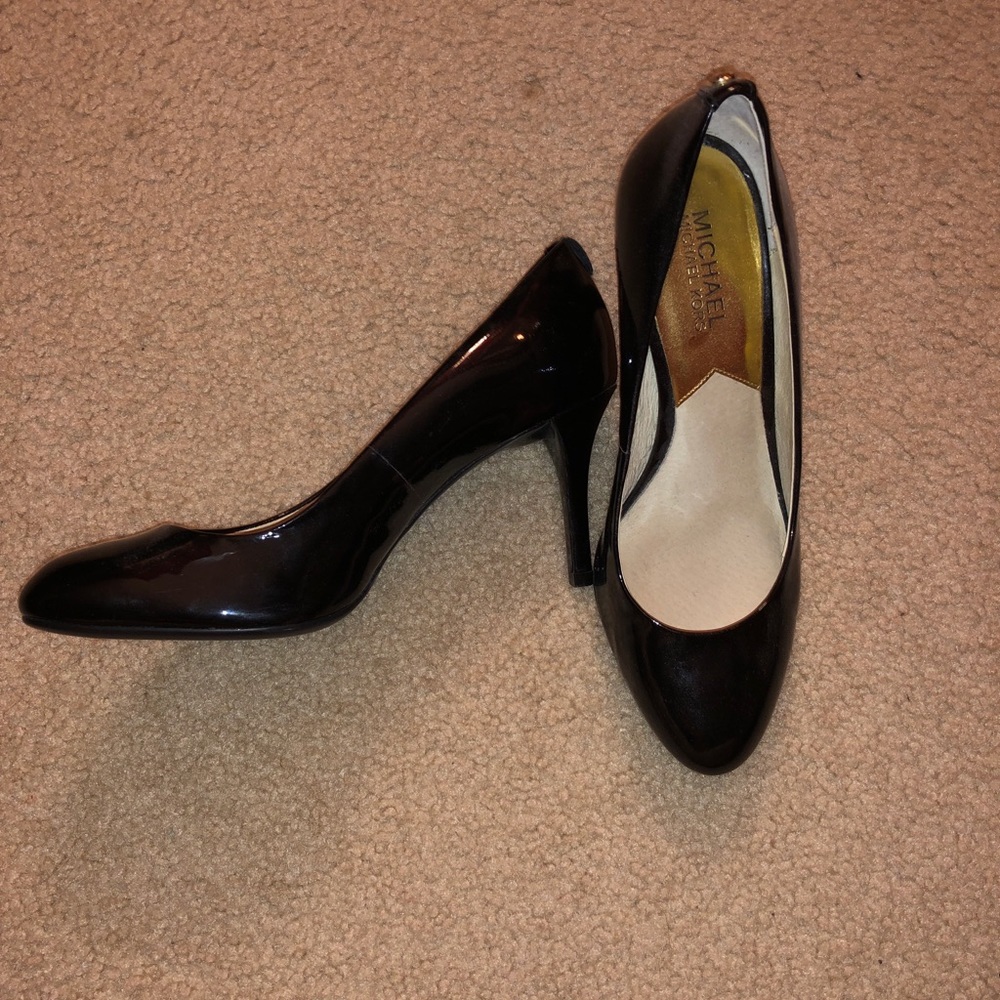 MICHAEL KORS Black Heels Size 8